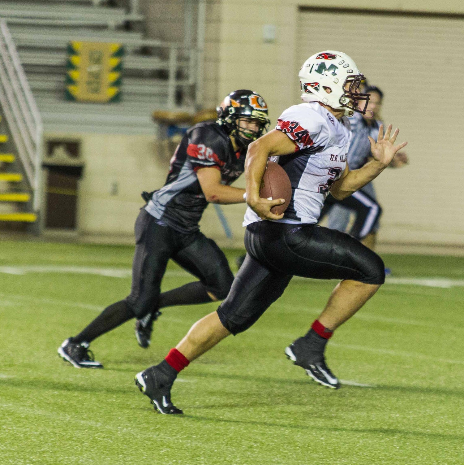 fast football player runs with the ball towards the endzone