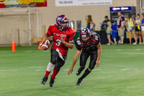 Football player running with the ball 40 yard dash